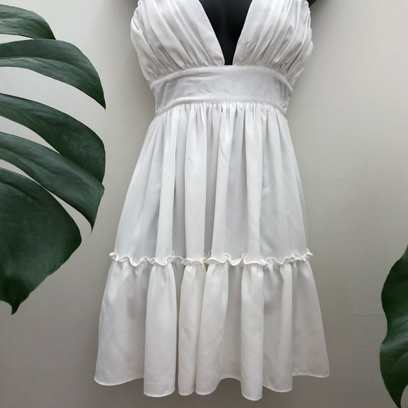 Pretty Little Thing White Dress low V-neck skater - Picture 4 of 8